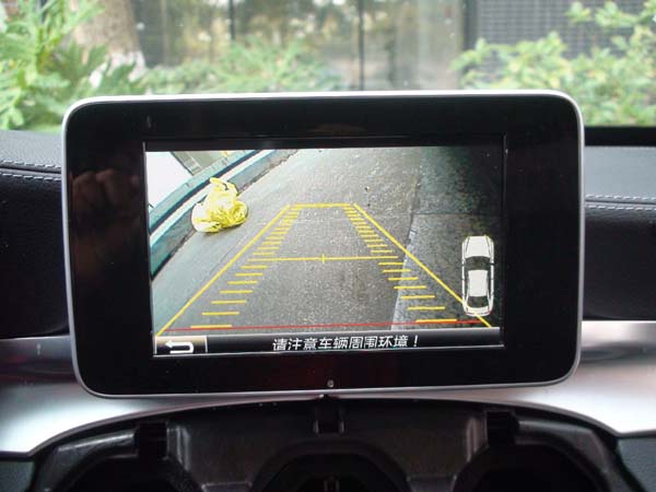 கார் ரிவர்ஸ் எடுக்கும்போது ஜாக்கிரதை! 