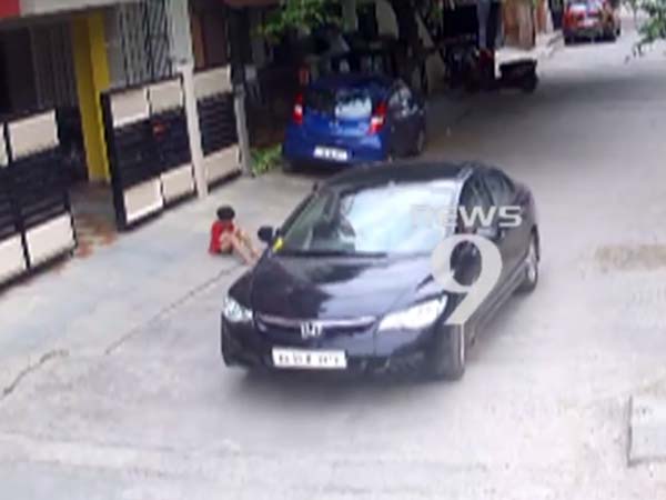 கார் ரிவர்ஸ் எடுக்கும்போது ஜாக்கிரதை! 