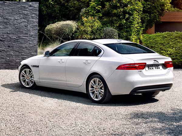 இந்தியாவில் ஜாகுவார் எக்ஸ்.இ டீசல் கார் விற்பனைக்கு அறிமுகம்!