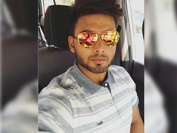 ஐபிஎல் சம்பளத்தின் மூலம் மெர்சிடிஸ் கார் வாங்கிய ரிஷாப்..!