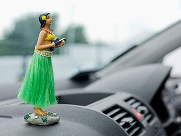 மத அடையாளங்களை கார்களில் பயன்படுத்த திடீர் தடை..!