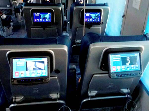 பயணிகளிடம் சிக்கி சின்னா பின்னமான தேஜஸ் எக்ஸ்பிரஸ்! 