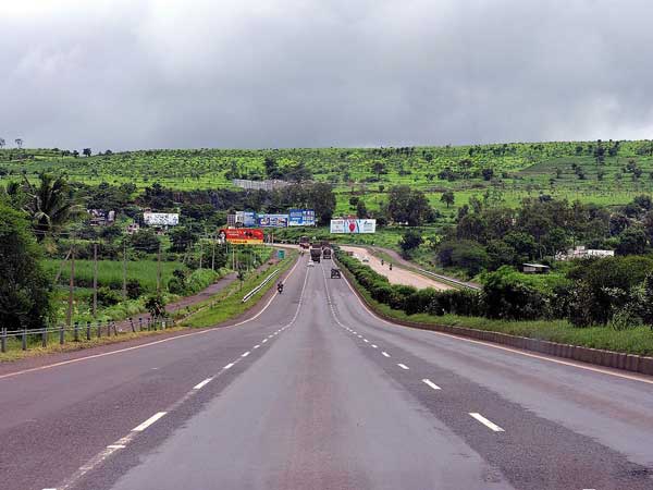 நெடுஞ்சாலைகளில் பயணிக்கும் போது மனதில் கொள்ள வேண்டிய பாதுகாப்பு நெறிமுறைகள்..!! நெடுஞ்சாலைகளில் பயணிக்கும் போது மனதில் கொள்ள வேண்டிய பாதுகாப்பு நெறிமுறைகள்..!!
