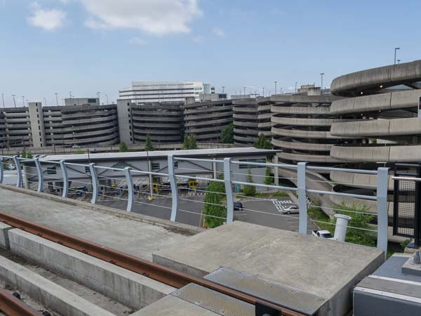 உலகின் பிரம்மாண்டமான டாப்-10 கார் பார்க்கிங் இடங்கள்!