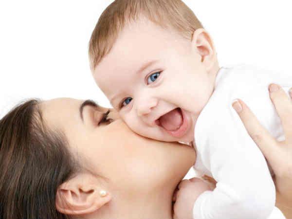 கார் டிக்கியில் குழந்தைகளை பூட்டிவிட்டு ஷாப்பிங் சென்ற தாய்..!! கார் டிக்கியில் குழந்தைகளை பூட்டிவிட்டு ஷாப்பிங் சென்ற தாய்..!!