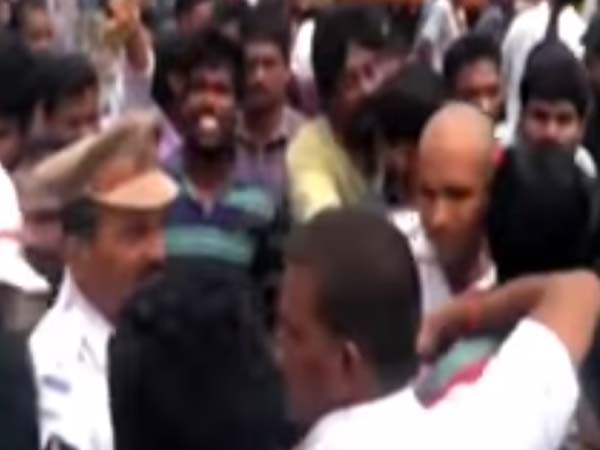 போக்குவரத்து காவல்துறையினரின் அடாவடிக்கு பலியான பெண்..!! போக்குவரத்து காவல்துறையினரின் அடாவடிக்கு பலியான பெண்..!!