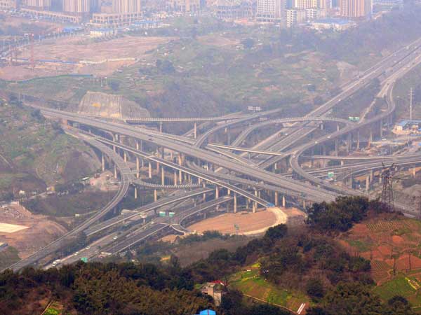 சீனாவில் கட்டப்பட்டிருக்கும் உலகின் சிக்கலான மேம்பால அமைப்பு!