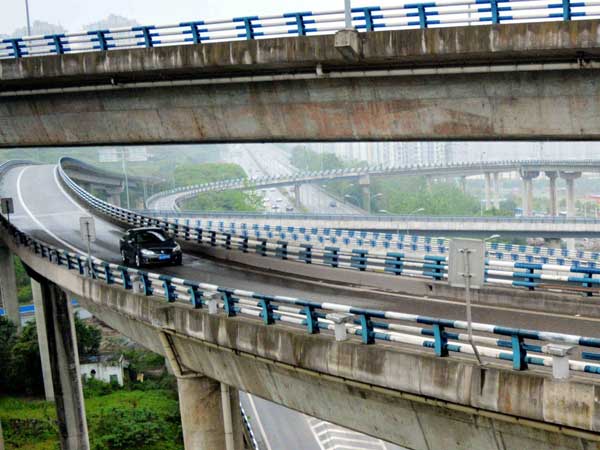 சீனாவில் கட்டப்பட்டிருக்கும் உலகின் சிக்கலான மேம்பால அமைப்பு!