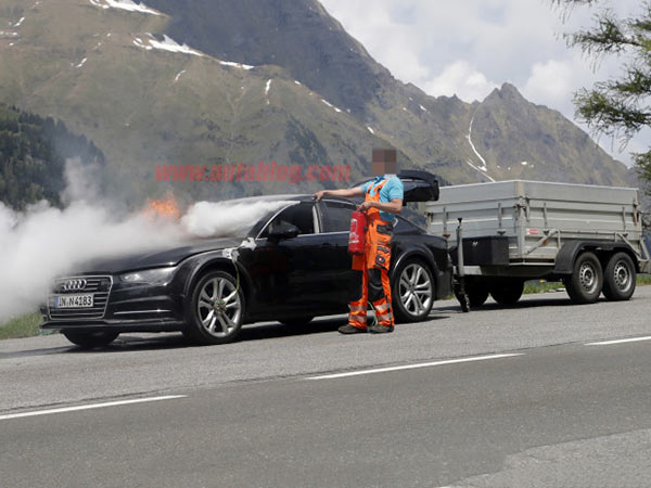 சென்னை சில்க்ஸ் கட்டடம் போல எரிந்த புதிய ஆடி ஏ7 கார்..!!