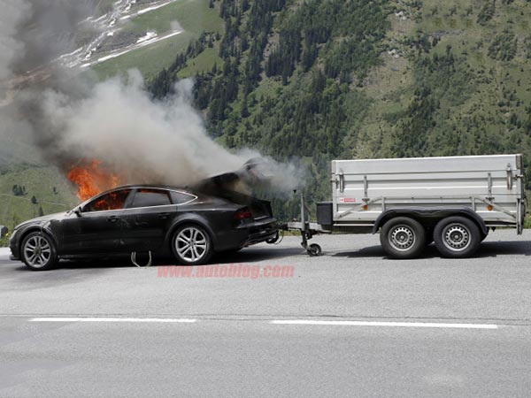 சென்னை சில்க்ஸ் கட்டடம் போல எரிந்த புதிய ஆடி ஏ7 கார்..!!