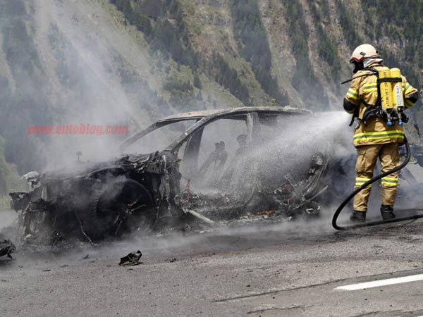 சென்னை சில்க்ஸ் கட்டடம் போல எரிந்த புதிய ஆடி ஏ7 கார்..!!