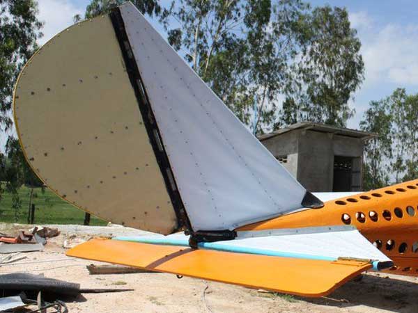 யூ-டியூப் பார்த்து விமானம் தயாரித்த கார் மெக்கானிக்..!