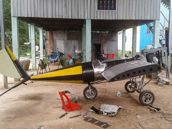 யூ-டியூப் பார்த்து விமானம் தயாரித்த கார் மெக்கானிக்..!