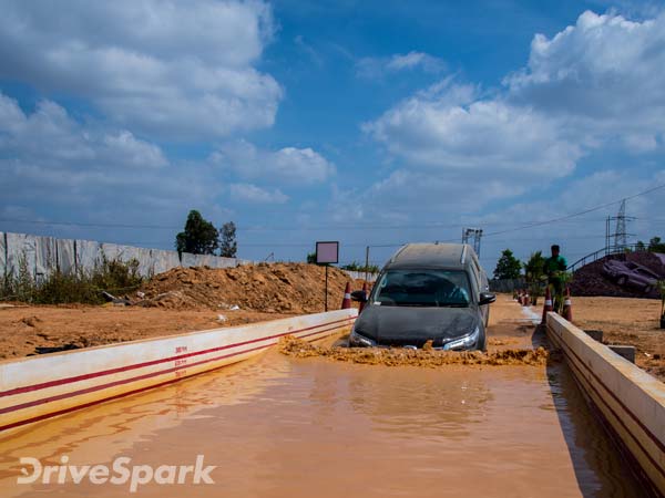 டொயோட்டா ஃபார்ச்சூனர் காரின் விலை அதிரடியாக குறைப்பு..!!
