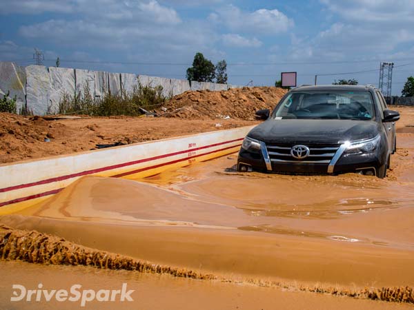 டொயோட்டா ஃபார்ச்சூனர் காரின் விலை அதிரடியாக குறைப்பு..!!