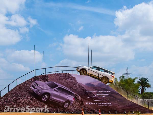 டொயோட்டா ஃபார்ச்சூனர் காரின் விலை அதிரடியாக குறைப்பு..!!