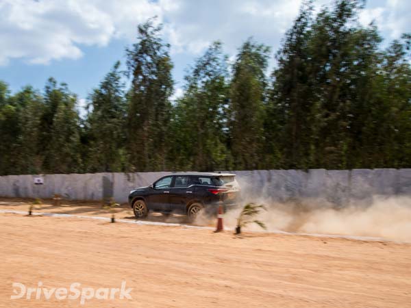 டொயோட்டா ஃபார்ச்சூனர் காரின் விலை அதிரடியாக குறைப்பு..!!