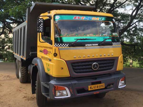 தேக்கம் அடைந்த பி.எஸ்.4 கனரக வாகன தயாரிப்பு பணிகள்..! தேக்கம் அடைந்த பி.எஸ்.4 கனரக வாகன தயாரிப்பு பணிகள்..!