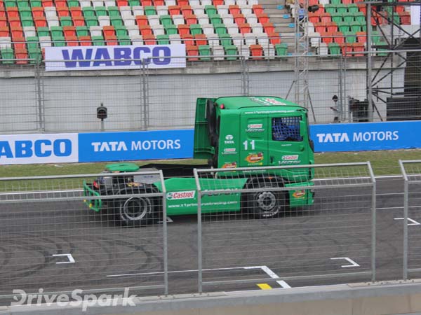 தேக்கம் அடைந்த பி.எஸ்.4 கனரக வாகன தயாரிப்பு பணிகள்..! தேக்கம் அடைந்த பி.எஸ்.4 கனரக வாகன தயாரிப்பு பணிகள்..!