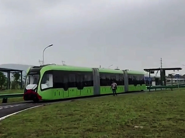 தண்டவாளம் இல்லாத ரயிலை கண்டுபிடித்து சீனா அசத்தல்..!! தண்டவாளம் இல்லாத ரயிலை கண்டுபிடித்து சீனா அசத்தல்..!!