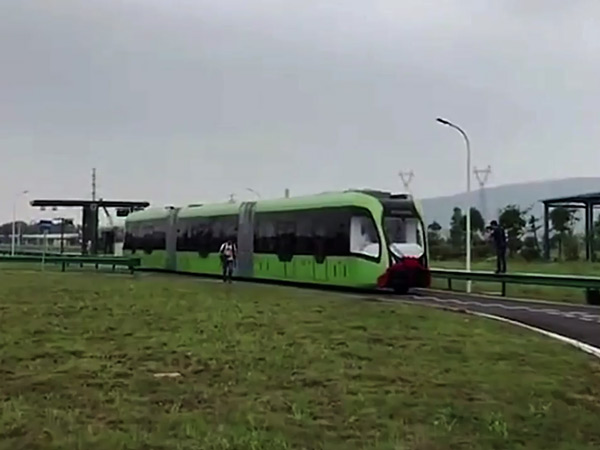 தண்டவாளம் இல்லாத ரயிலை கண்டுபிடித்து சீனா அசத்தல்..!! தண்டவாளம் இல்லாத ரயிலை கண்டுபிடித்து சீனா அசத்தல்..!!