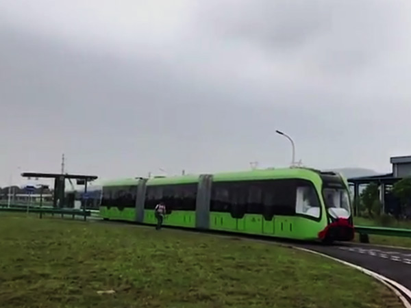 தண்டவாளம் இல்லாத ரயிலை கண்டுபிடித்து சீனா அசத்தல்..!! தண்டவாளம் இல்லாத ரயிலை கண்டுபிடித்து சீனா அசத்தல்..!!