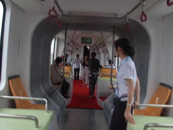 தண்டவாளம் இல்லாத ரயிலை கண்டுபிடித்து சீனா அசத்தல்..!! தண்டவாளம் இல்லாத ரயிலை கண்டுபிடித்து சீனா அசத்தல்..!!