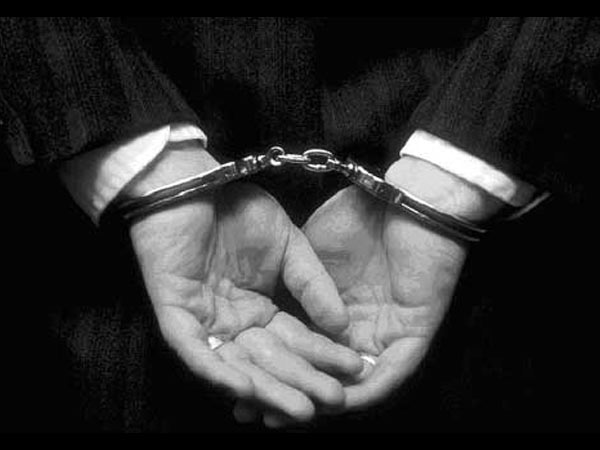 தேசிய நெடுஞ்சாலையையில் திடீரென பள்ளம் தோண்டிய கிராமத்தினர்..!! தேசிய நெடுஞ்சாலையையில் திடீரென பள்ளம் தோண்டிய கிராமத்தினர்..!!