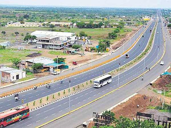 மாருதி ஸ்விஃப்ட் காரை அப்பளமாக்கிய ஓவர் சைஸ் டிரக்..!! மாருதி ஸ்விஃப்ட் காரை அப்பளமாக்கிய ஓவர் சைஸ் டிரக்..!!