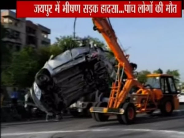 மாருதி ஸ்விஃப்ட் காரை அப்பளமாக்கிய ஓவர் சைஸ் டிரக்..!! மாருதி ஸ்விஃப்ட் காரை அப்பளமாக்கிய ஓவர் சைஸ் டிரக்..!!