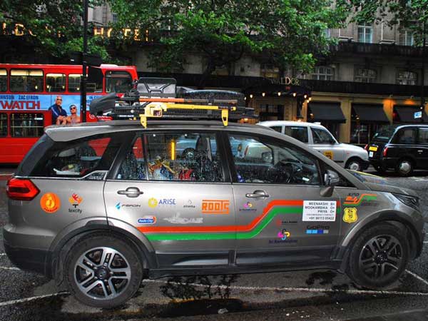 கோவை டு லண்டன் சாகசப் பயணத்தை அசால்ட்டாக முடித்த கோவை பெண்மணிகள்!