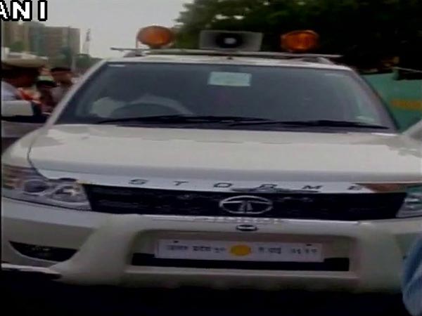 நோ என்ட்ரியில் செல்ல தடை விதித்த காவலருக்கு எம்.எல்.ஏ அறை..!