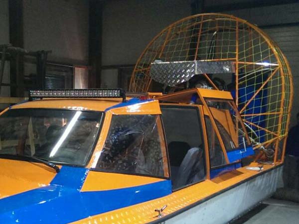 இந்திய- ரஷ்ய கூட்டணியில் உருவான தரையிலும், தண்ணீரிலும் செல்லும் படகு!