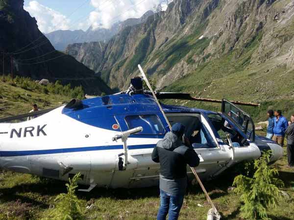 றெக்கையில் சிக்கி மரணமடைந்த ஹெலிகாப்டரின் பொறியாளர்..!!