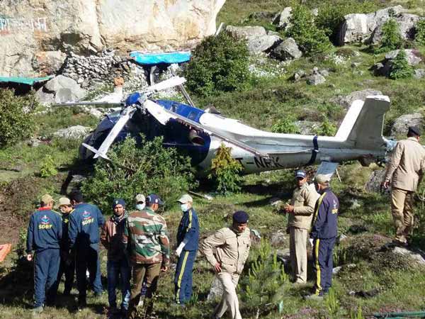 றெக்கையில் சிக்கி மரணமடைந்த ஹெலிகாப்டரின் பொறியாளர்..!!