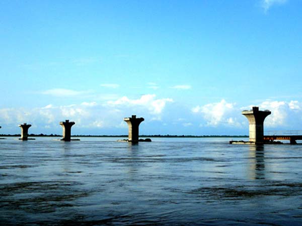 இந்தியாவின் முதல் நீளமான பாலத்தில் நடந்த முதல் விபத்து..!!