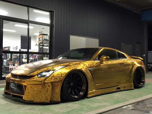 தங்க முலாம் பூசிய பிரபல நடிகரின் புகாட்டி வெய்ரோன் கார்..!!