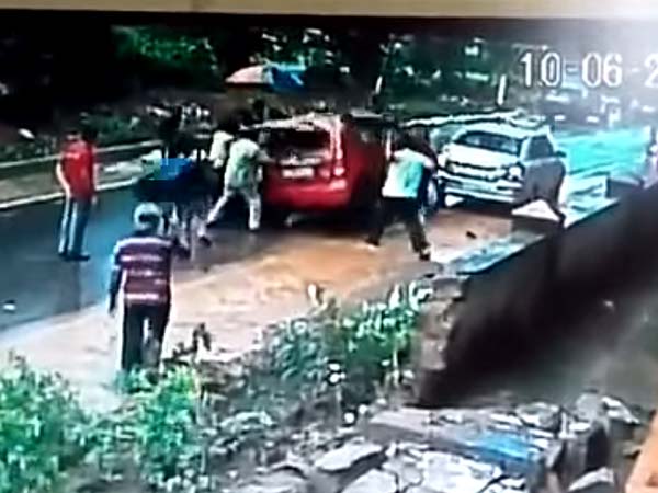 அதிரவைத்த வேகம்: சுவரை உடைத்துக்கொண்டு பாய்ந்த கார்