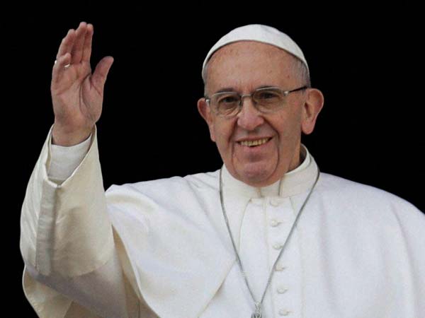 மின்சார காரை பரிசாக பெற்ற போப் ஃபிரான்சிஸ்..!!