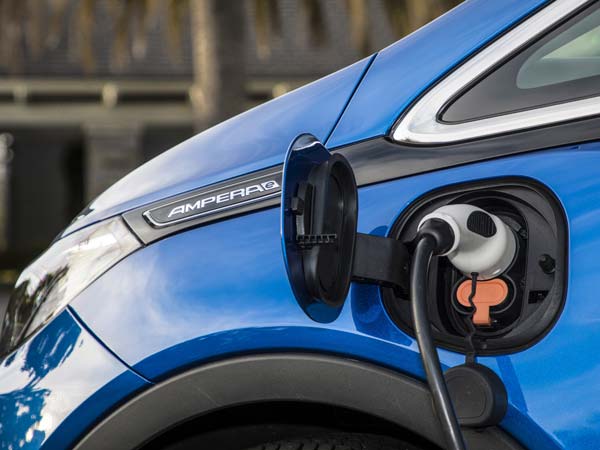 மின்சார காரை பரிசாக பெற்ற போப் ஃபிரான்சிஸ்..!!