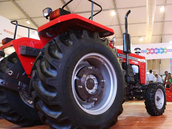 ஜிஎஸ்டி வரியால் சொகுசு கார்கள் விலை குறைகிறது.... டிராக்டர் விலை உயர்கிறது!