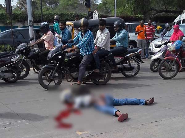 பைக் மெக்கானிக் தயாரித்த இரு சக்கர வாகன ஆம்புலன்ஸ்..!!