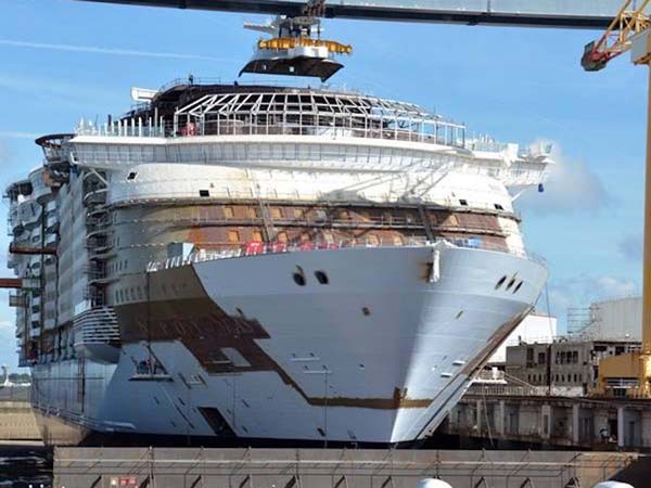  சிம்பொனி ஆஃப் தி சீஸ்... உலகின் மிகவும் பிரம்மாண்டமான சொகுசு கப்பல்!