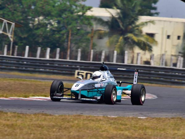 நடிப்பிலும் கார் பந்தயத்திலும் கலக்கும் நடிகர் ஜெய்..!!