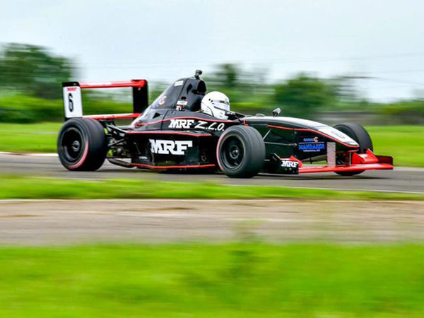 நடிப்பிலும் கார் பந்தயத்திலும் கலக்கும் நடிகர் ஜெய்..!!