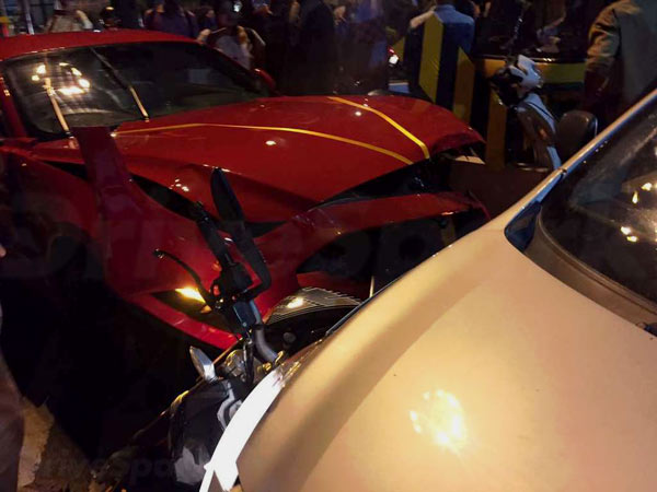 விபத்தில் சிக்கிய புத்தம் புது ஃபோர்டு மஸ்டாங் கார்!