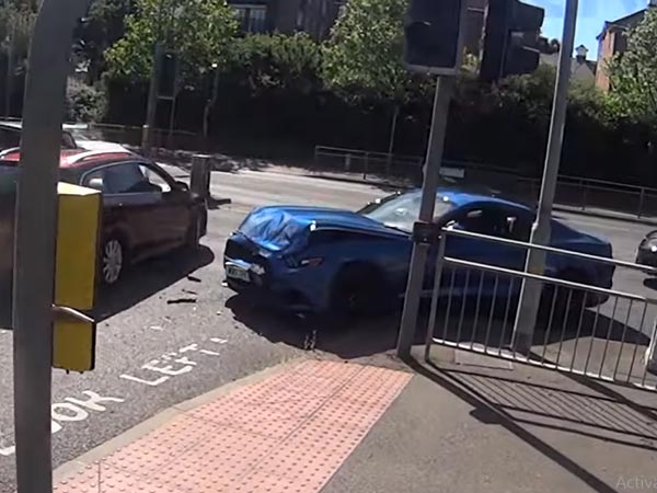 பழுதான சிக்னலால் ஏற்பட்ட விபத்து கற்றுத்தந்த பாடம்..!!