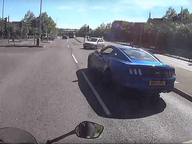 பழுதான சிக்னலால் ஏற்பட்ட விபத்து கற்றுத்தந்த பாடம்..!!