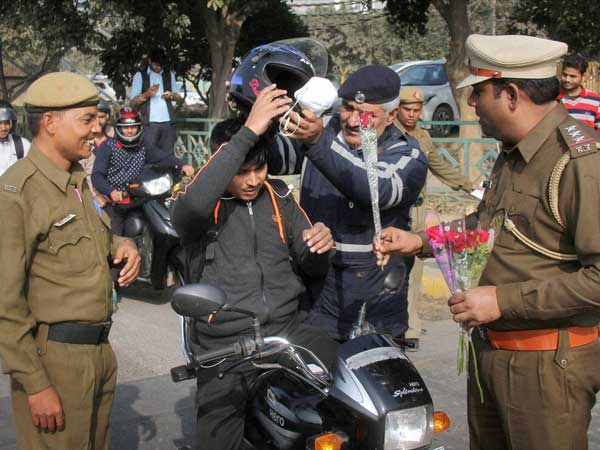 கடுமையான விதிகளுடன் அமலாகும் பார்க்கிங் விதிமுறைகள்..!!