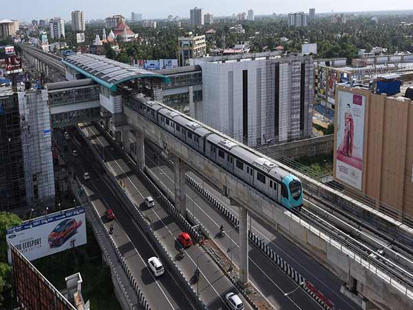 கேராளவில் மெட்ரோ சேவையை தொடங்கி வைத்த மோடி..!!